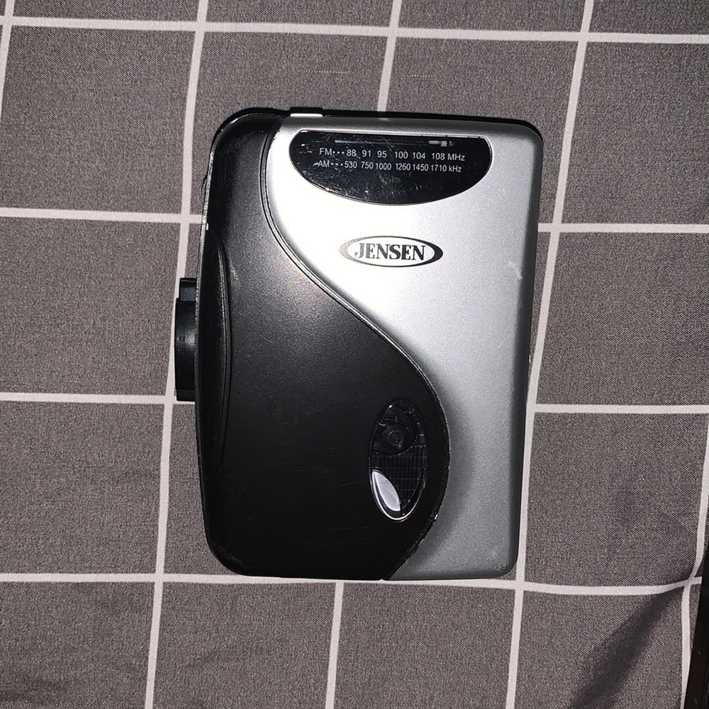 VINTAGE JENSEN CASSETE PLAYER INCLUDES JIMI HENDRIX CASSETTE & BOYZ II MEN